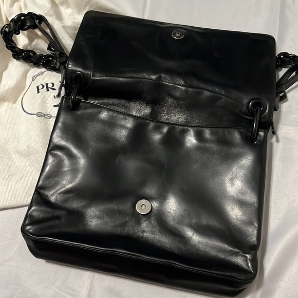 AUTHENTIC PRADA BLACK LEATHER SHOULDER BAG - Picture 3 of 11